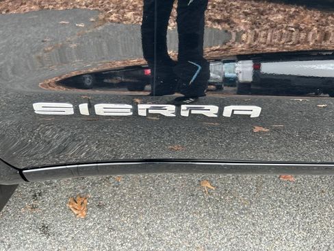 Used 2025 GMC Sierra 1500 SLT image 13