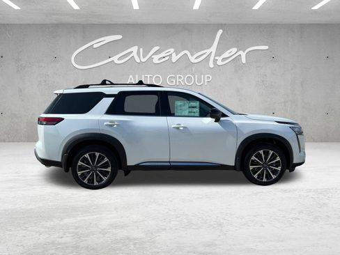 New 2026 Nissan Pathfinder Platinum image 17