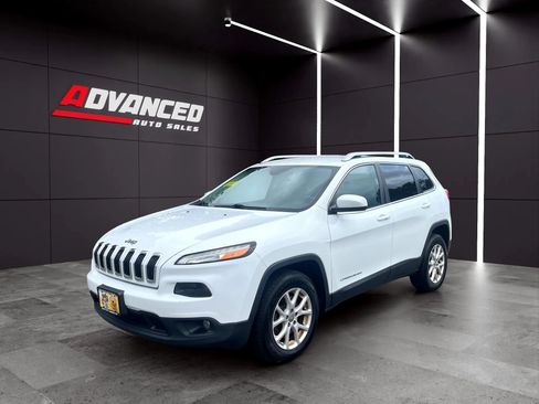Used 2016 Jeep Cherokee Latitude AWD/4WD image 4