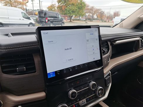 Used 2024 Ford Expedition Limited image 10