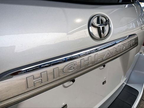 Used 2012 Toyota Highlander SE w/ Tow Pkg image 30