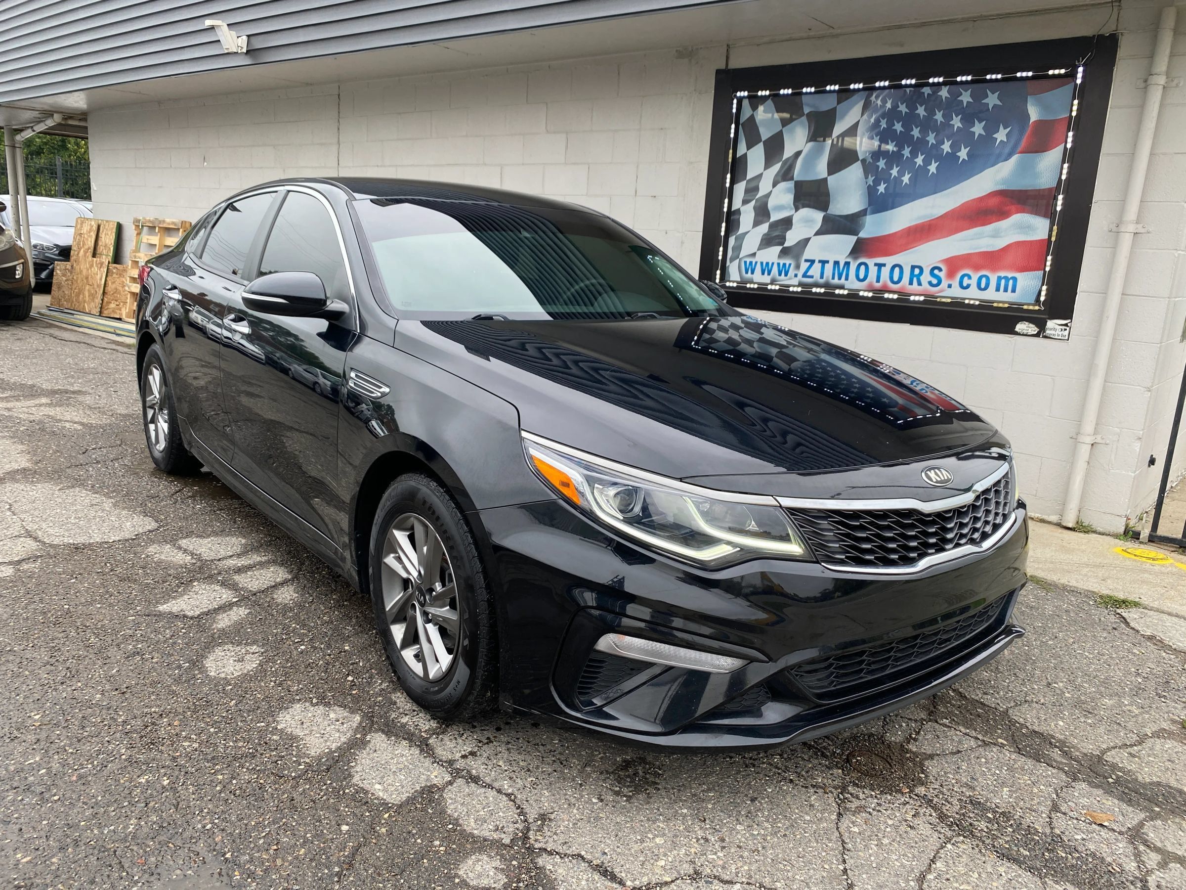 Used 2019 Kia Optima LX FWD image 1