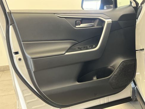 Used 2024 Toyota RAV4 XLE FWD image 37