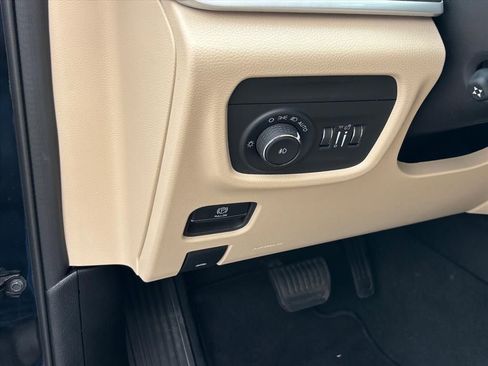 Used 2023 Jeep Grand Cherokee Limited w/ Luxury Tech Group II RWD image 7