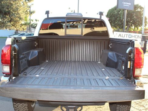 Used 2016 Toyota Tacoma TRD Off-Road image 8