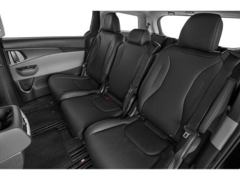 Used 2024 Kia Carnival LX FWD image 16