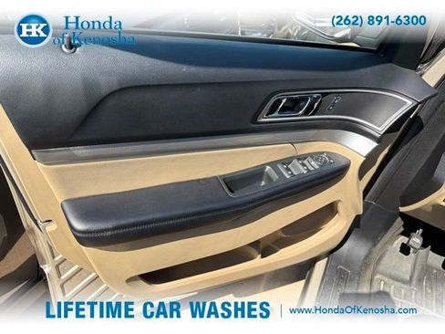 Used 2017 Ford Explorer XLT w/ Equipment Group 202A AWD/4WD image 4