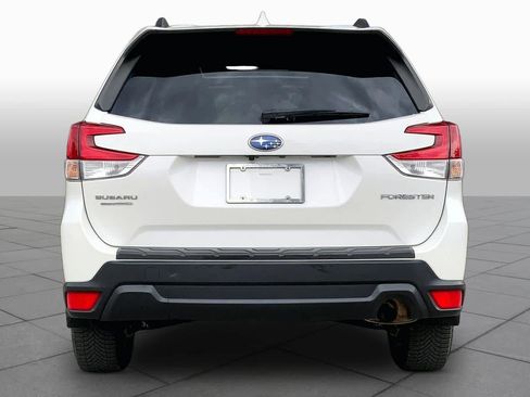 Used 2019 Subaru Forester Premium AWD/4WD image 5