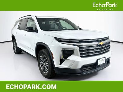 Used 2025 Chevrolet Traverse LT