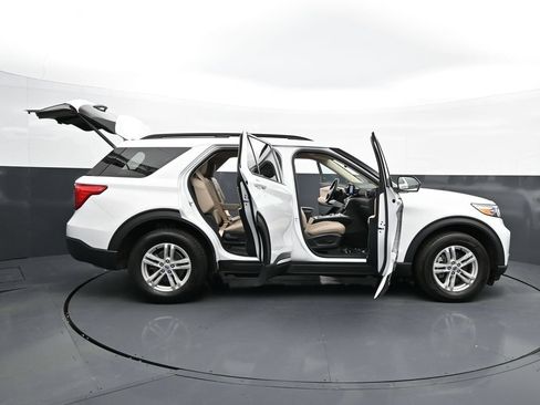 Used 2023 Ford Explorer XLT w/ Equipment Group 202A AWD/4WD image 44