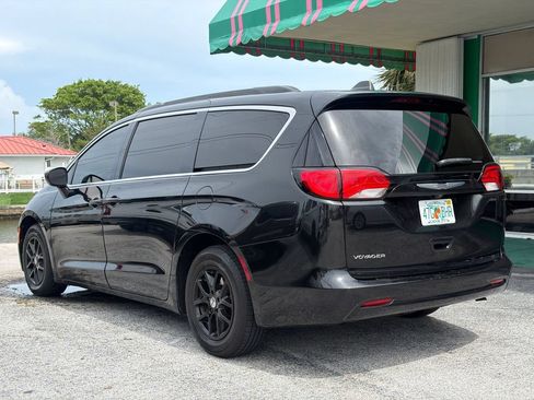 Used 2021 Chrysler Voyager Lxi FWD image 3