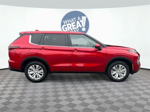 New 2025 Mitsubishi Outlander ES image 8
