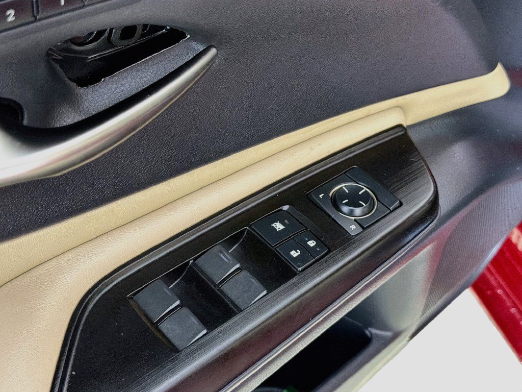 Used 2019 Lexus ES 350 w/ Premium Package FWD image 23