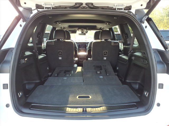 Used 2025 Jeep Grand Cherokee L Altitude AWD/4WD image 8