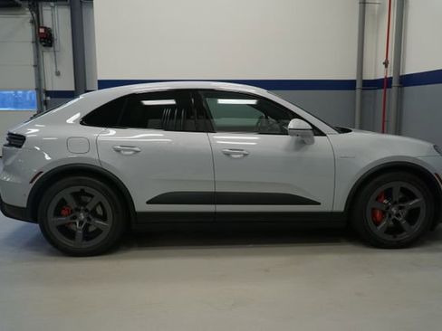New 2026 Porsche Macan 4S Electric image 11