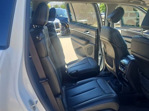 Used 2023 Jeep Grand Cherokee L Limited w/ Luxury Tech Group II AWD/4WD image 18