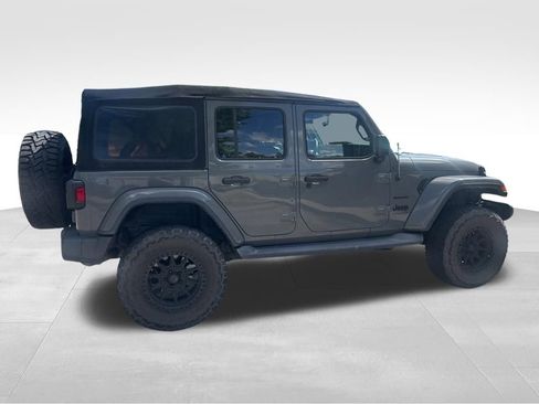 Used 2019 Jeep Wrangler Unlimited Sahara AWD/4WD image 10