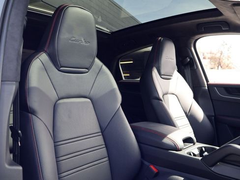 New 2026 Porsche Cayenne Turbo image 24