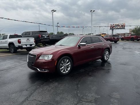 Used 2019 Chrysler 300 Limited AWD/4WD image 2