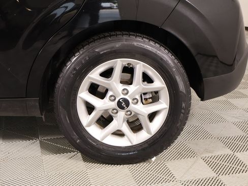 Used 2023 Kia Soul LX w/ LX Technology Package FWD image 17
