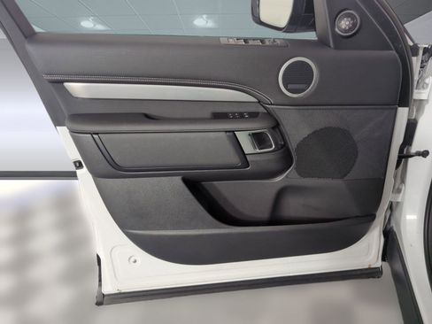 Certified 2025 Land Rover Discovery Dynamic SE image 17