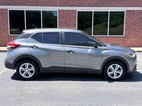 Used 2020 Nissan Kicks S FWD image 8