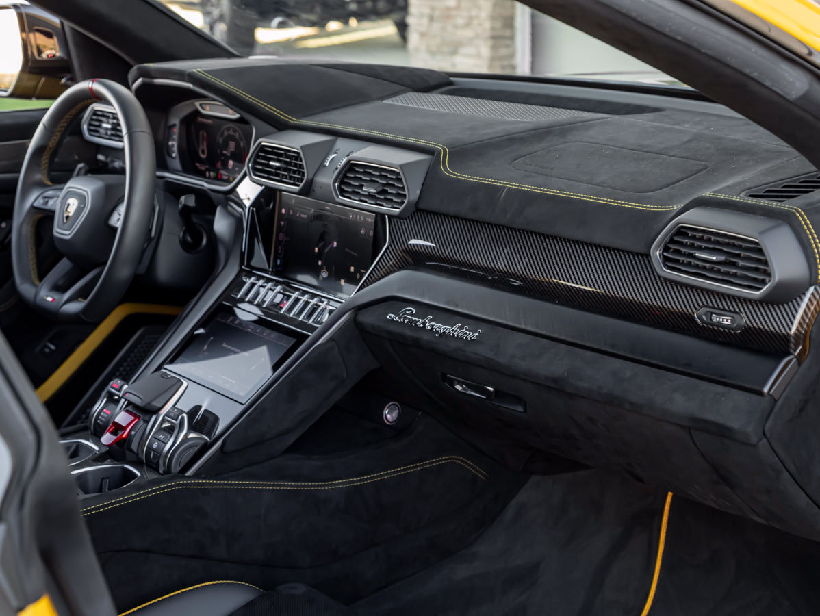 Used 2024 Lamborghini Urus Performante AWD/4WD image 41