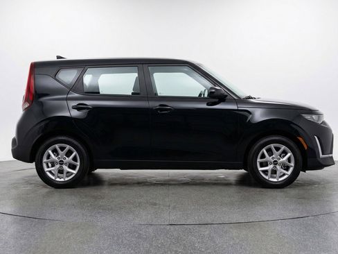 Used 2025 Kia Soul LX w/ LX Technology Package FWD image 11