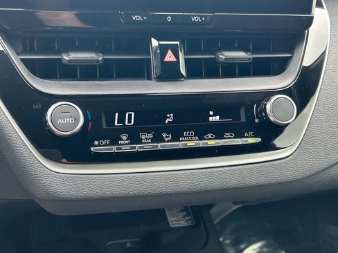 Used 2026 Toyota Corolla SE w/ SE Premium Package image 29