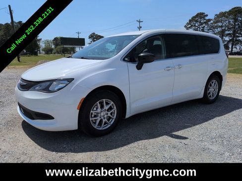 Used 2024 Chrysler Voyager LX FWD image 8