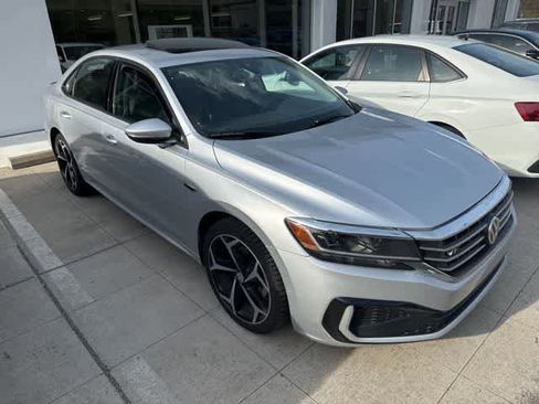 Used 2020 Volkswagen Passat 2.0T R-Line image 3