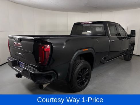 Used 2023 GMC Sierra 3500 Denali w/ Denali Black Diamond Edition AWD/4WD image 11