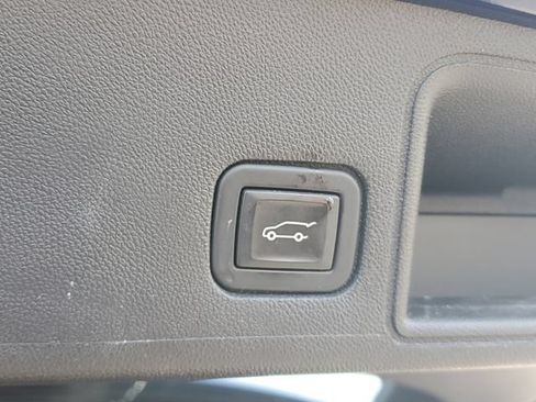 Certified 2022 GMC Terrain SLE w/ Driver Convenience Package FWD image 8