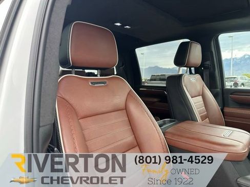 Used 2024 GMC Sierra 3500 Denali Ultimate AWD/4WD image 18