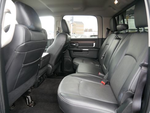 Used 2017 RAM 1500 Laramie image 33