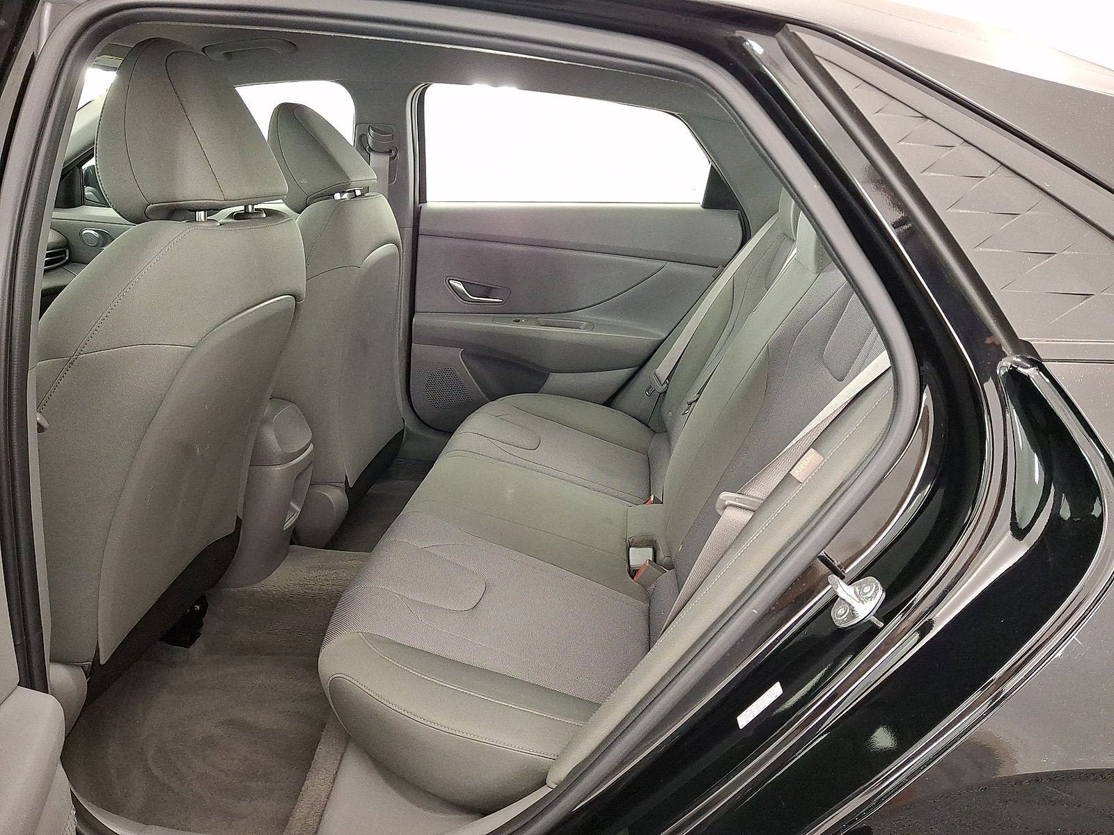 Used 2025 Hyundai Elantra SE w/ Cargo Package FWD image 11
