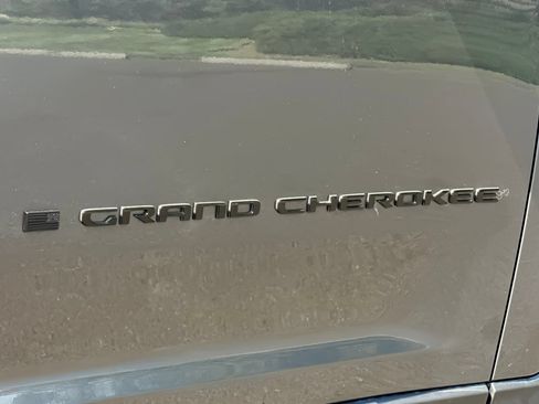 Used 2023 Jeep Grand Cherokee L Laredo AWD/4WD image 40