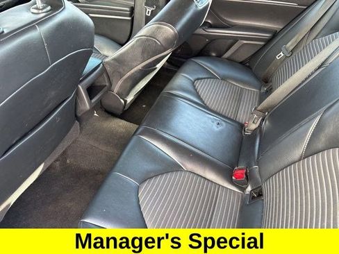Used 2020 Toyota Camry SE image 25