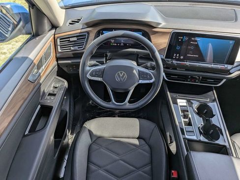 Used 2026 Volkswagen Atlas SE FWD image 15
