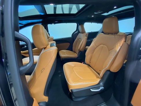 Used 2021 Chrysler Pacifica Pinnacle image 15