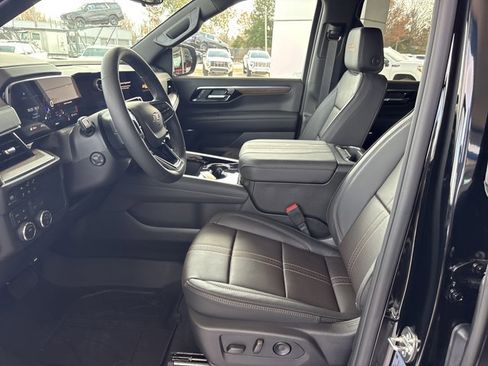 New 2026 Chevrolet Suburban High Country image 14