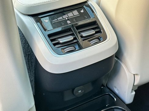 Used 2023 Volvo XC90 B6 Ultimate w/ Lounge Package image 13