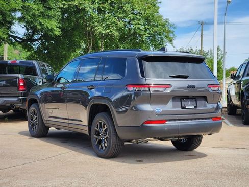 New 2026 Jeep Grand Cherokee L 2WD image 4