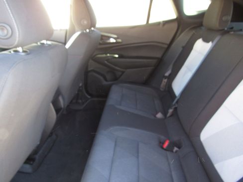 Used 2025 Chevrolet Trax RS w/ Sunroof Package image 14