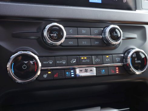 Used 2024 Ford F450 Platinum image 17