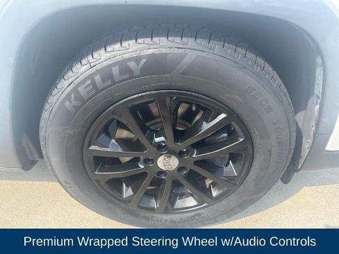Used 2019 Jeep Cherokee Latitude Plus FWD image 10