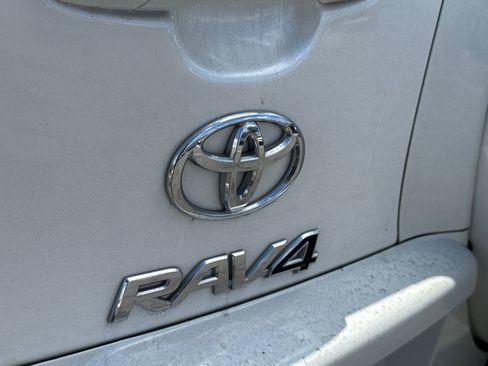 Used 2011 Toyota RAV4 Limited FWD image 2