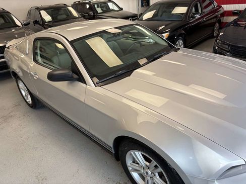 Used 2011 Ford Mustang V6 w/ 101A Rapid Spec Order Code image 3