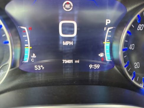 Used 2023 Chrysler Pacifica Limited FWD image 23