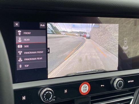 Certified 2024 Porsche Macan image 8